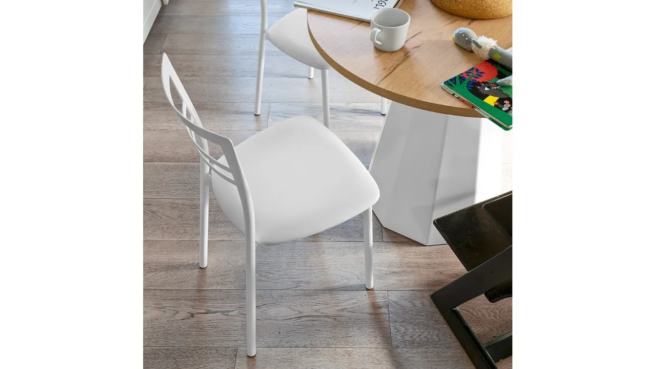 Connubia's metal and eco-leather Go! Chair.