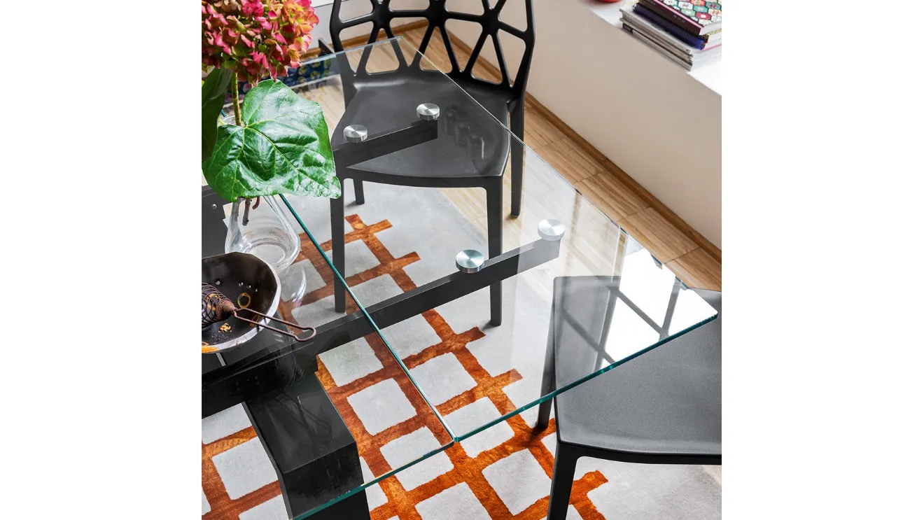 Extendable table with glass top Zeffiro by Connubia.